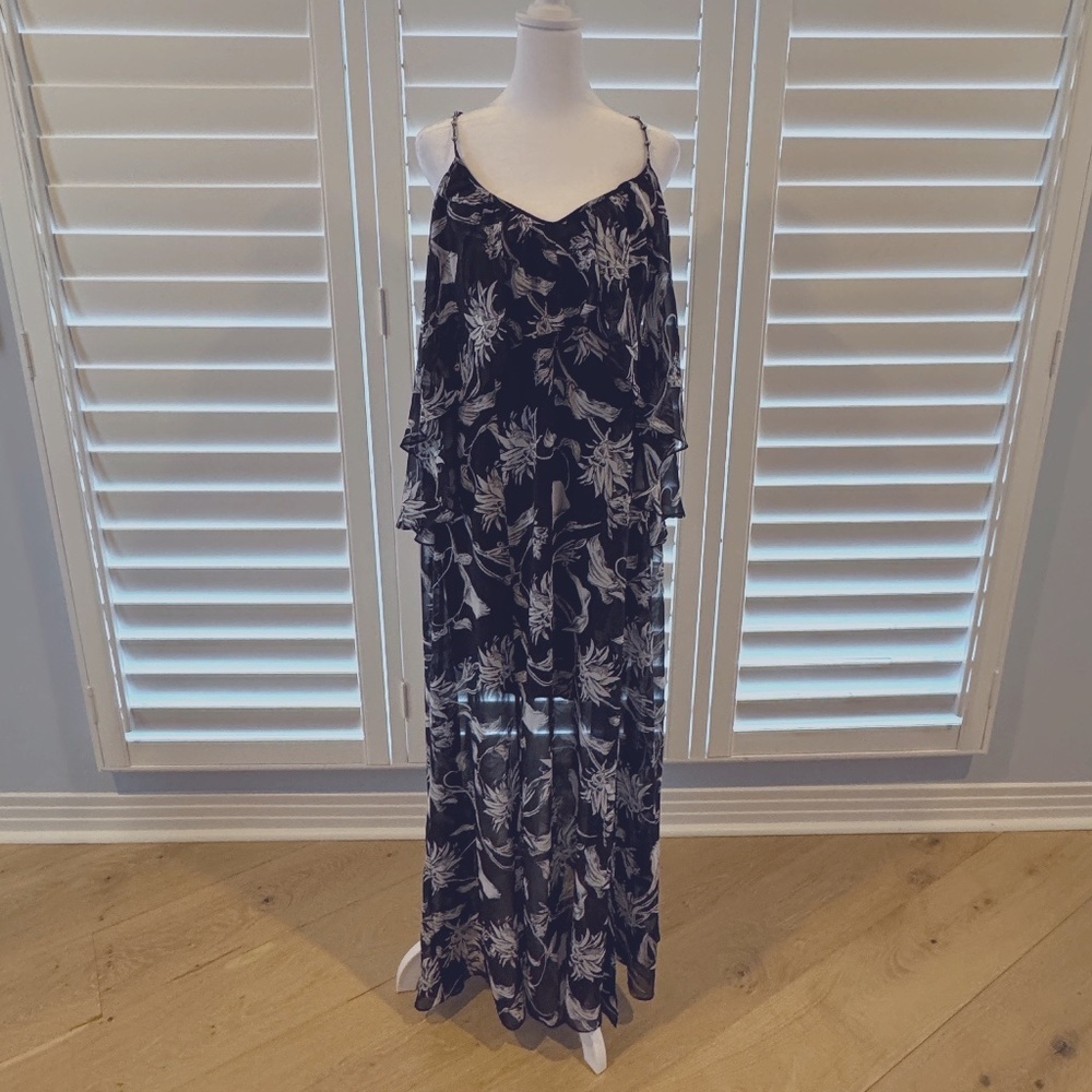 White House Black Market Black and White Sundress Sz 6